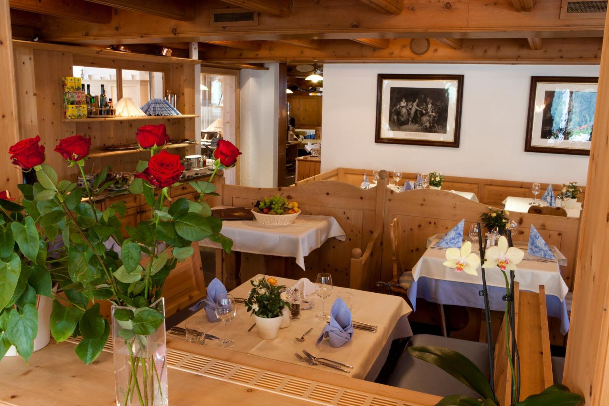 Hotel Astras Scuol Exterior photo