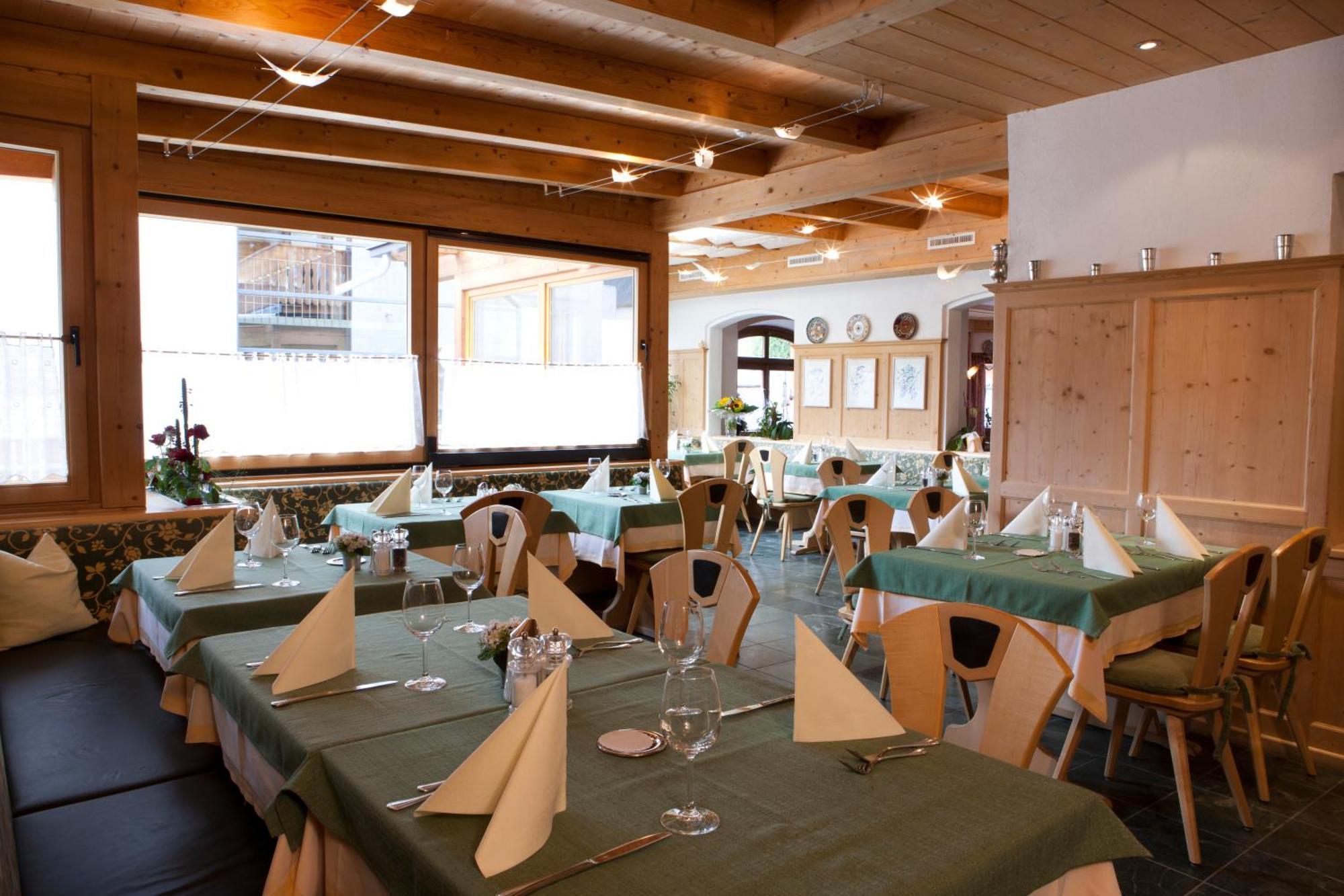Hotel Astras Scuol Exterior photo