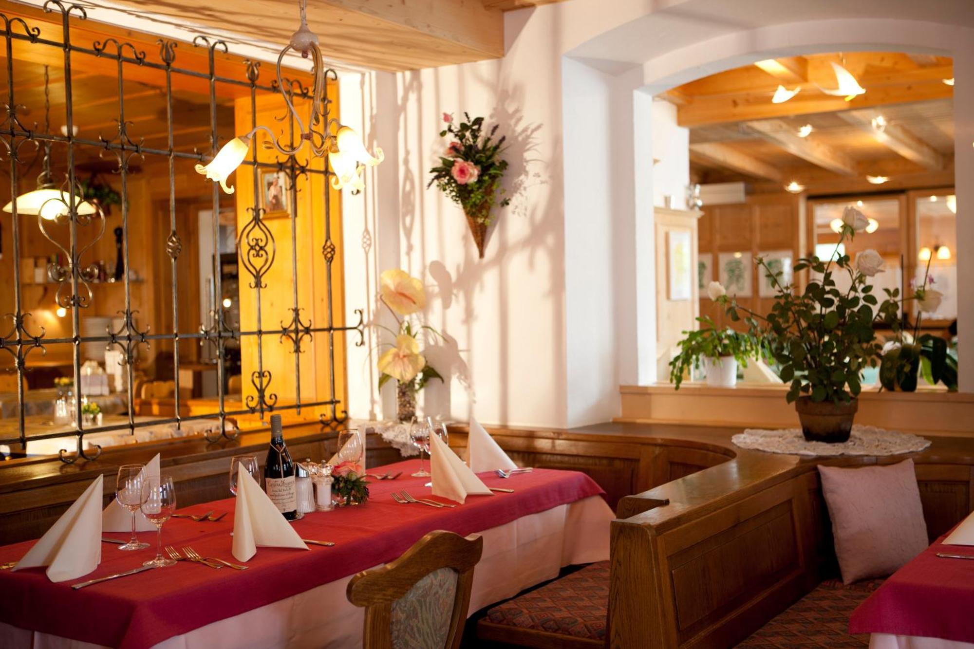 Hotel Astras Scuol Exterior photo