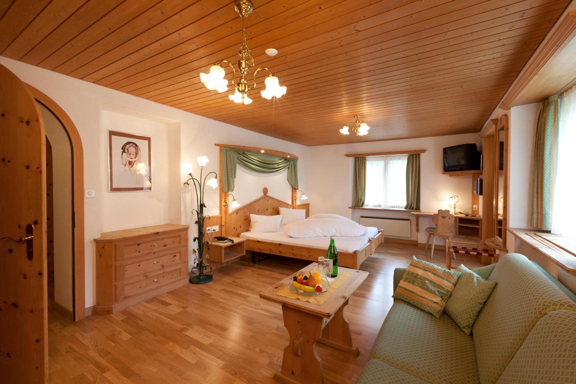 Hotel Astras Scuol Exterior photo