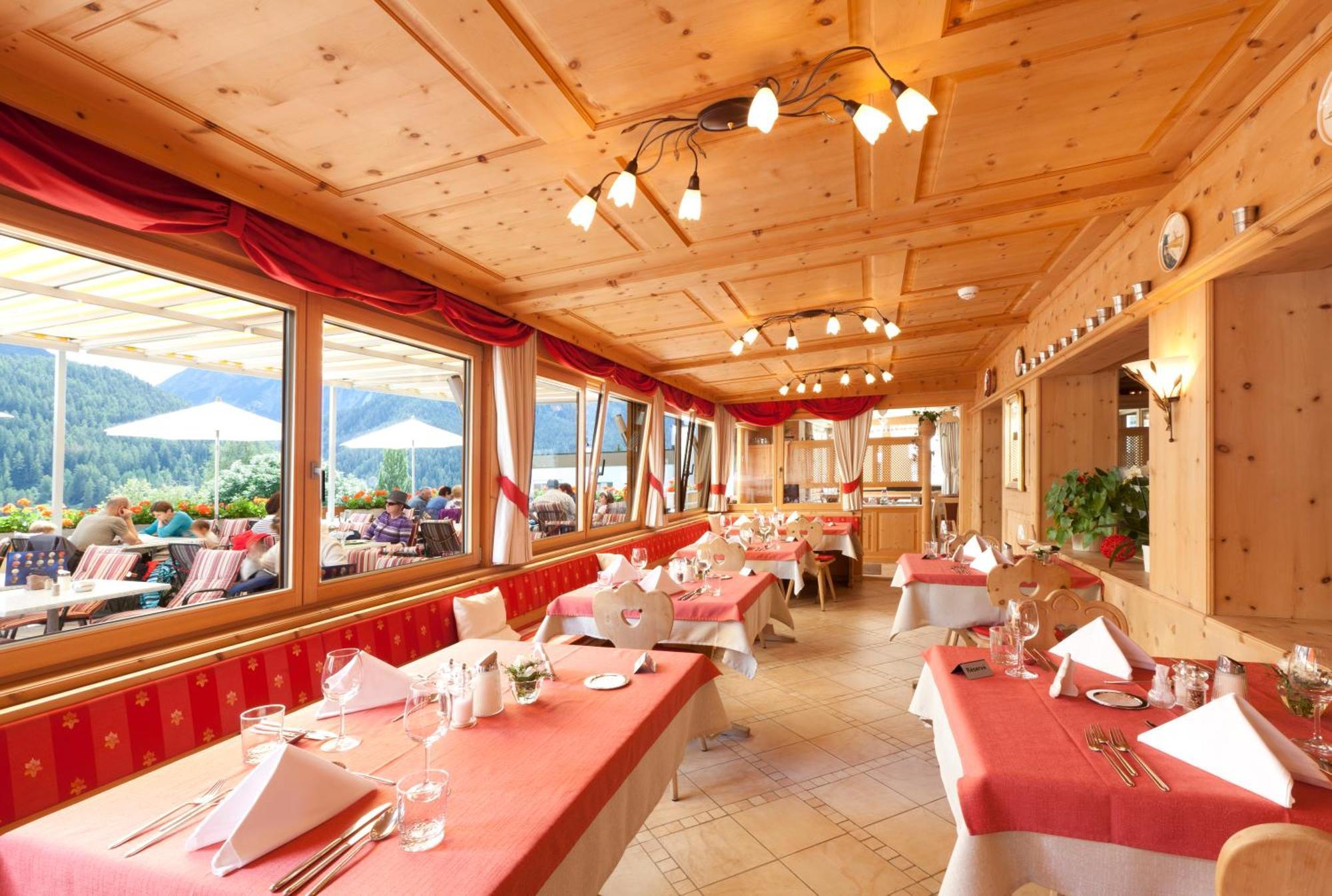 Hotel Astras Scuol Exterior photo